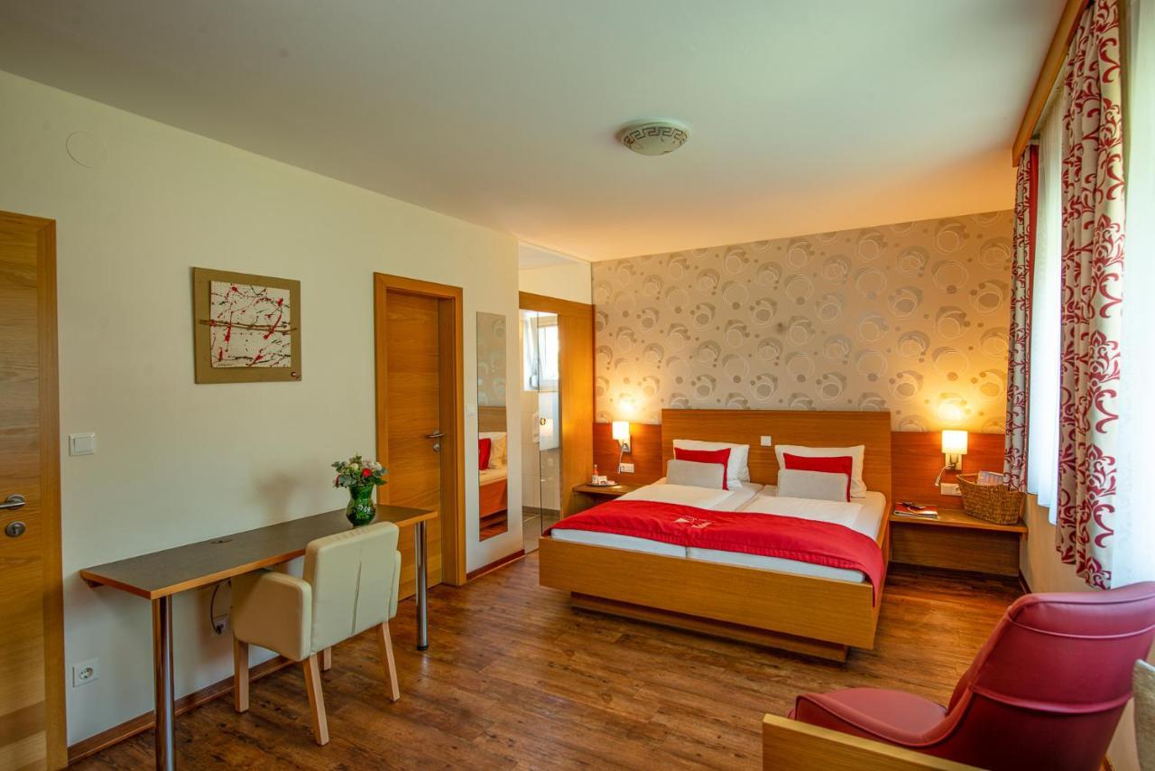 Hotel Garni Weinquadrat Weissenkirchen in der Wachau Exterior photo